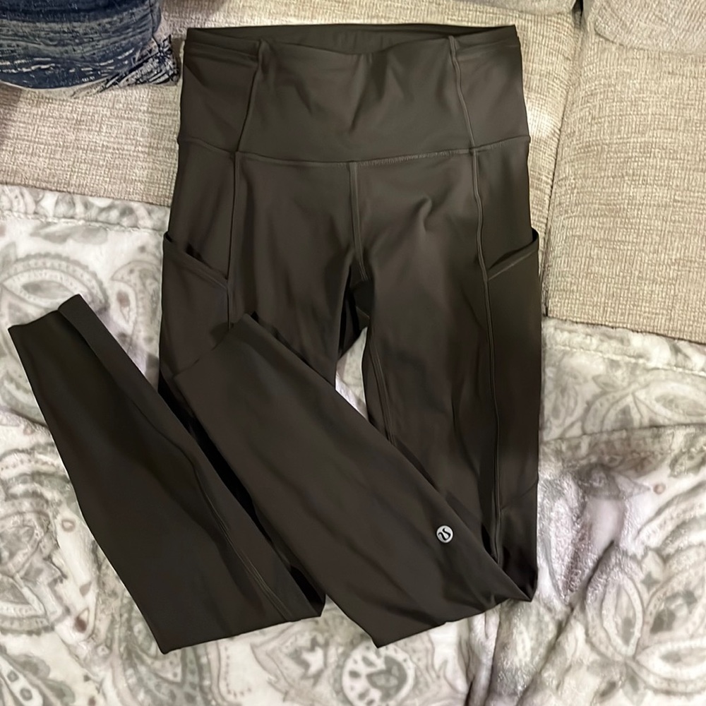 Olive green lulu lemon leggings, great for workouts. Don’t slide down